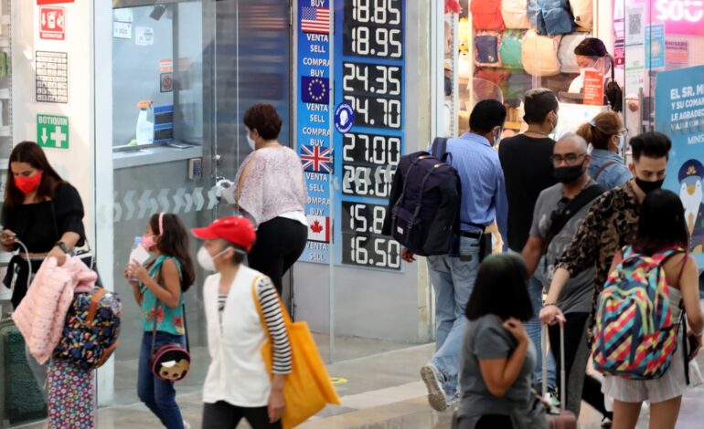 Peso pierde ante fortaleza del dólar; cotiza a 20.07