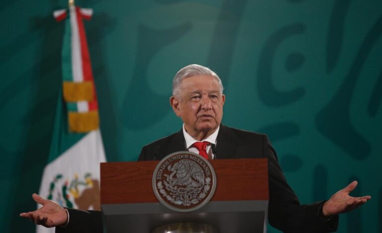 Vital, separar el poder político del económico: López Obrador