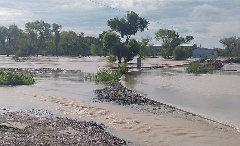 Desbordamiento del río Conchos incomunica a Julimes y daña cultivos