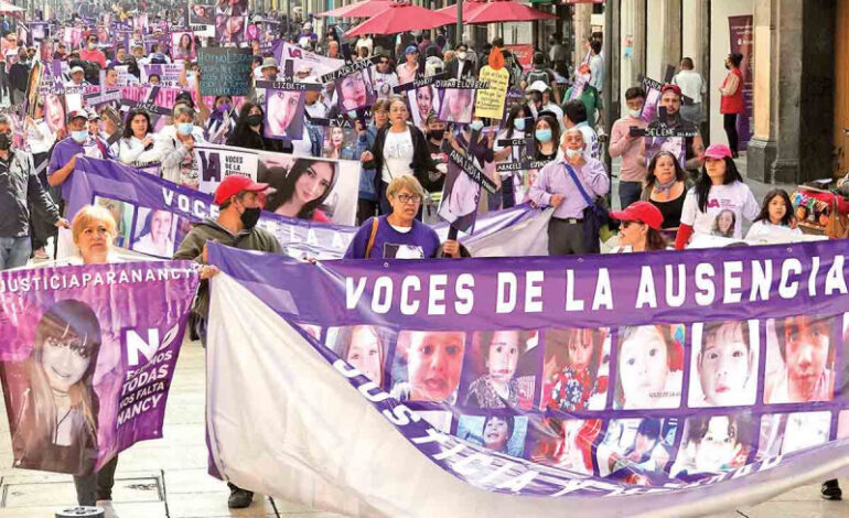 Marchan en la CDMX por Día de las Muertas