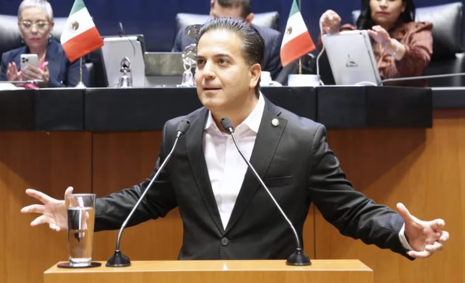 Damián Zepeda alzó la mano para competir por la presidencia, pero sin el PRI