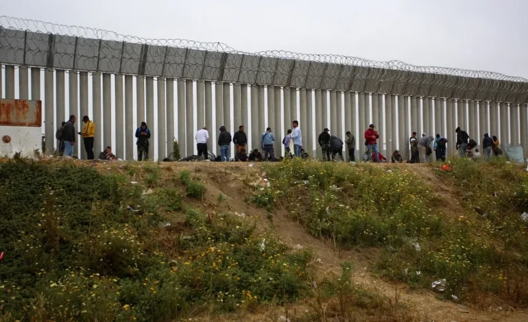 AMLO y Biden conversan ante esperada oleada de migrantes: Casa Blanca