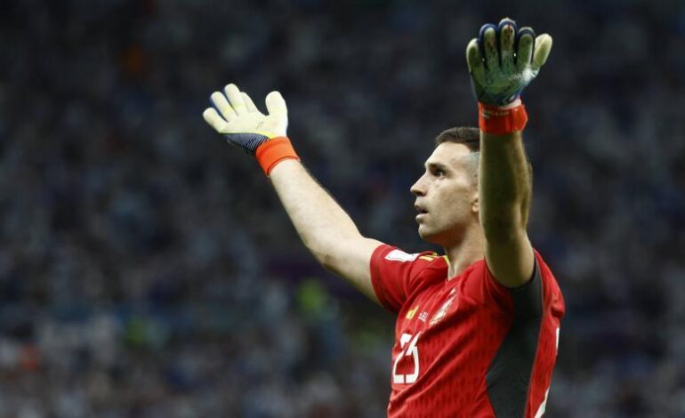 Dibu’ Martínez protagoniza escándalo tras regreso a Inglaterra