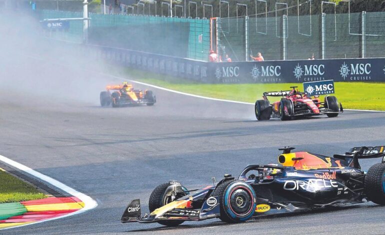 Fernando Alonso remonta para ser quinto en otro triunfo de Verstappen