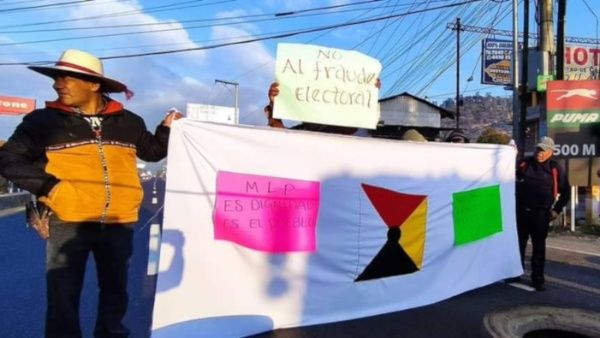 Grupos sociales califican de dictadura al Gobierno de Guatemala Tras la negativa de las autoridades electorales para inscribir a la fórmula presidencial de un partido indígena, movimientos sociales nacionales e internacionales criticaron al Gobierno.