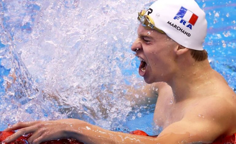 Léon Marchand hace historia al romper el récord de Michael Phelps en natación