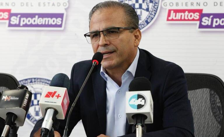 Reconocen rezago en la oficina de Transporte