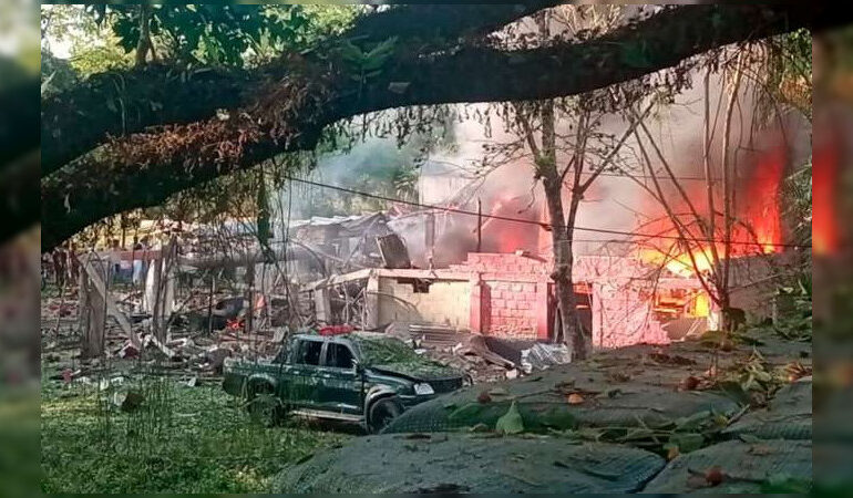 Explosión de coche bomba en estación policial de Colombia, deja dos muertos