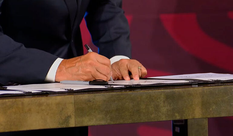 AMLO anuncia firma de acuerdo con 23 estados para adherirse al IMSS-Bienestar