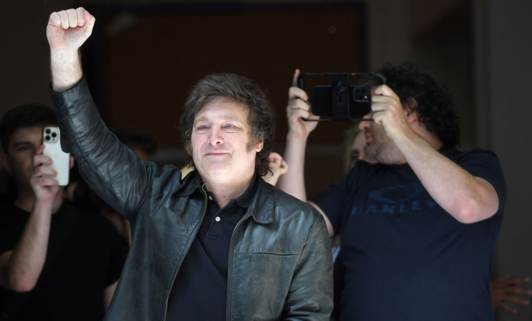 Ganó Milei; Argentina apuesta por la “motosierra” ultraderechista