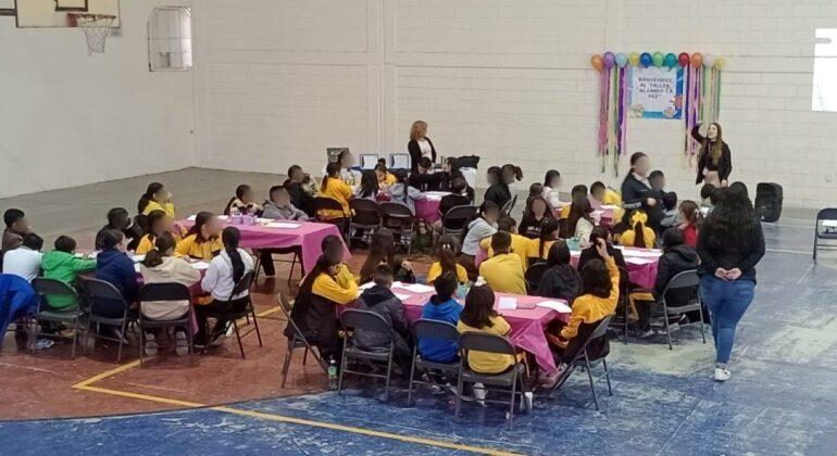 Llevan el taller “Alzando la Voz” a escuelas secundarias de Ciudad Juárez