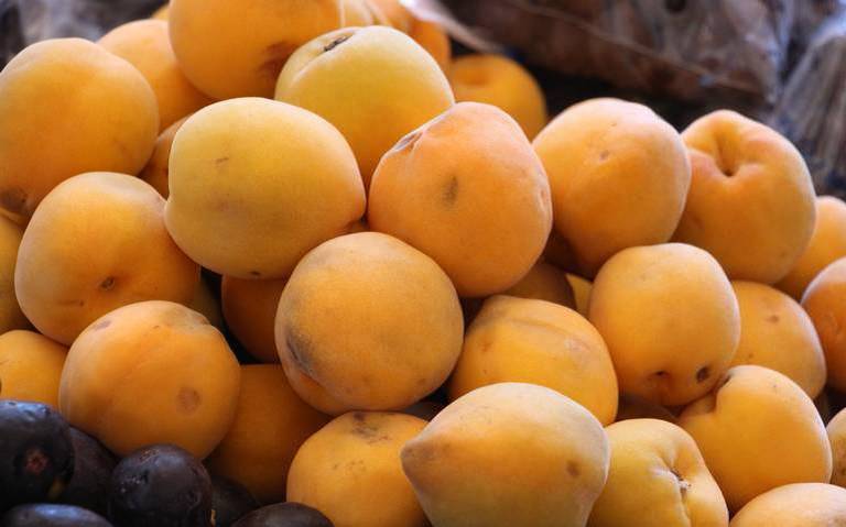 Alertan por presencia de listeria en duraznos y ciruelas importadas de EU