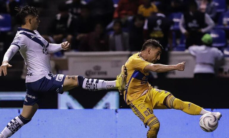 Salen vivos los Tigres del estadio poblano