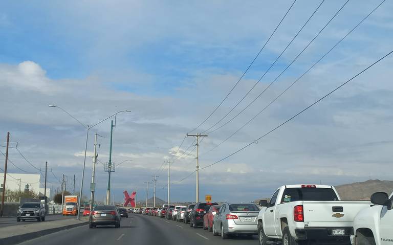 ¡Toma precaución! Se registran filas de hasta tres horas para cruzar a El Paso