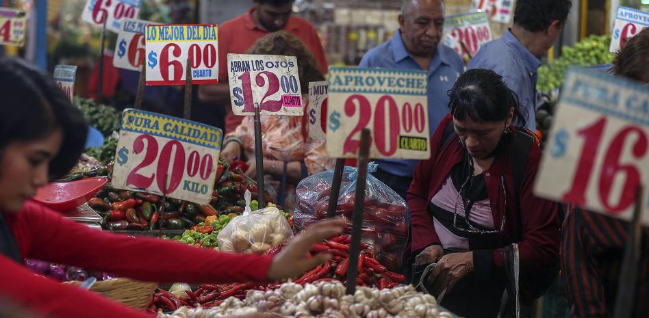 Argentina rebasó a Venezuela en 2023 como el país con la inflación más alta del mundo