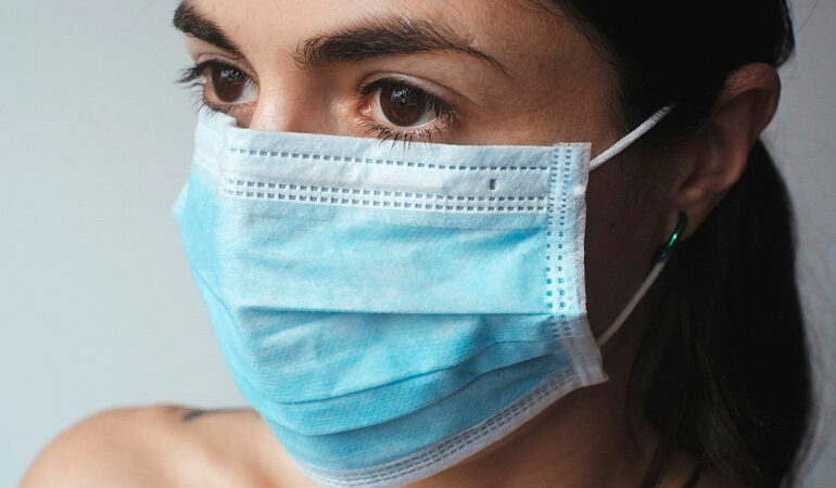 Ordena Bolivia uso obligatorio de cubrebocas en escuelas ante brote de COVID-19