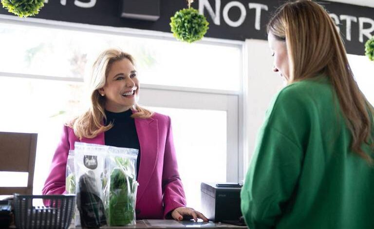 Concretamos inversiones para mejorar la economía del estado: Maru Campos