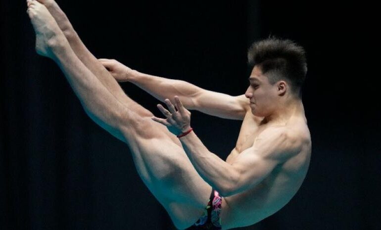 Osmar Olvera se consagra campeón en los Mundiales de Natación en Doha