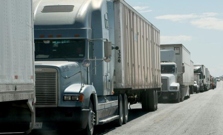 Segob llega a acuerdo con transportistas; no habrá paro nacional este lunes