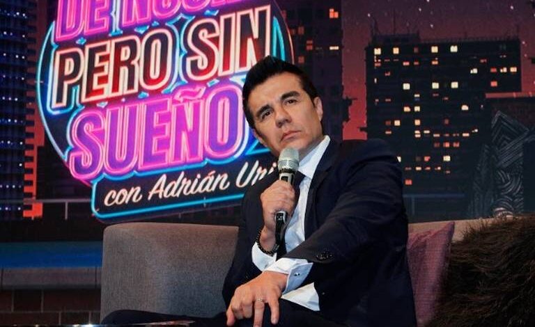Adrián Uribe afina su estilo como conductor de revista