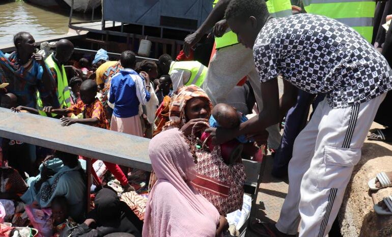 El Nilo, camino de retorno para los sursudaneses que huyen de la guerra