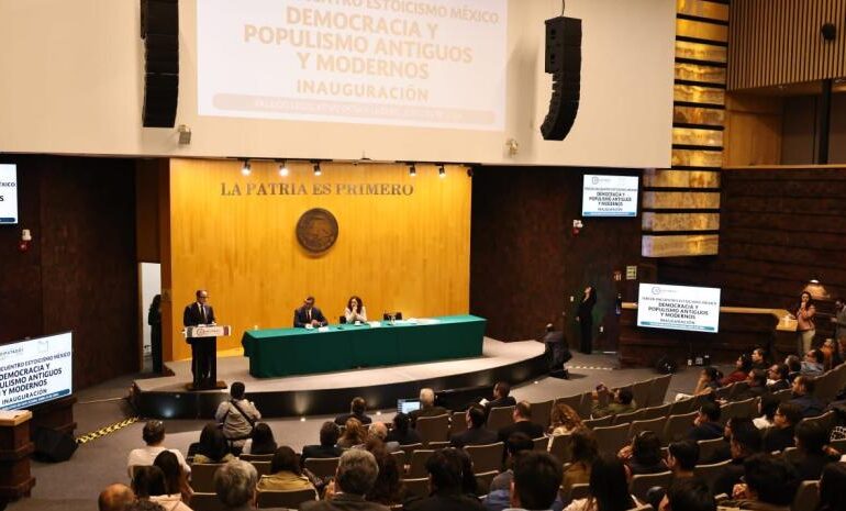 Analizan democracia y populismo en la Cámara de Diputados