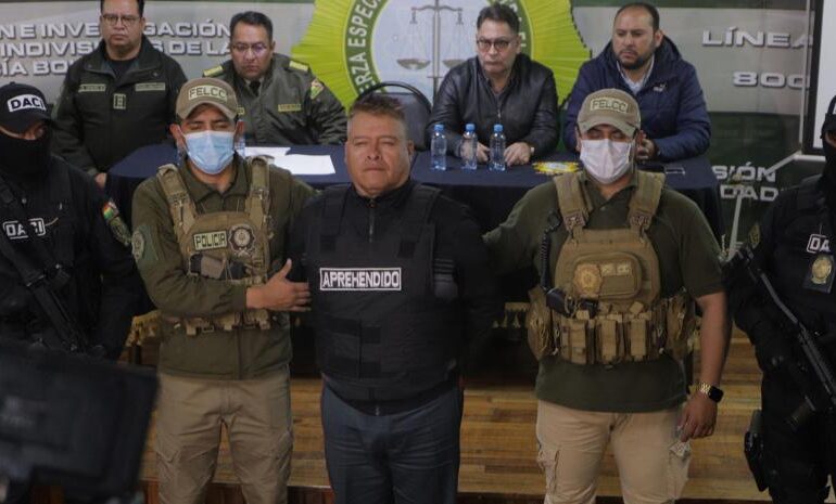 Bolivia expone a 17 militares implicados en el intento militar golpista