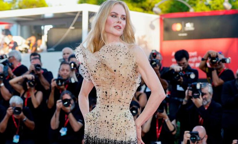 Nicole Kidman vuelve a una alfombra roja en Venecia tras 20 años