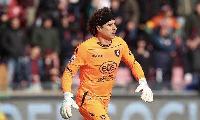 Guillermo Ochoa jugará en el AVS portugués