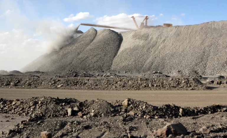 China aumenta control sobre minerales para fabricar chips