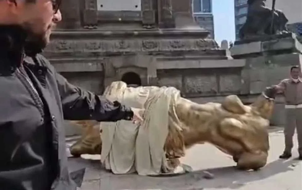 Finta película con caída del Ángel de la Independencia