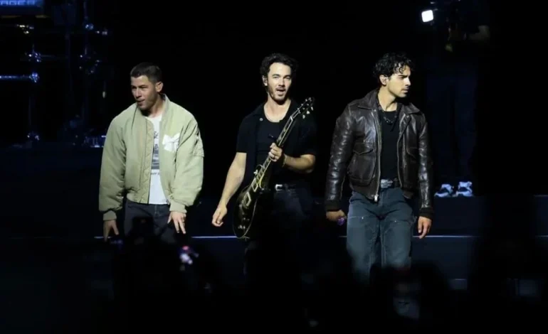 Regresan Jonas Brothers a Disney con nueva película navideña