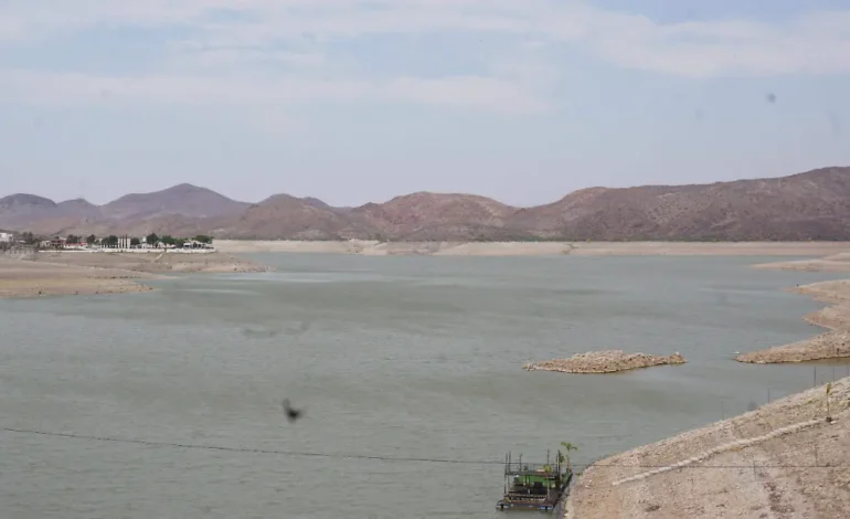 Crisis hídrica deja desolada la presa Francisco I. Madero durante Semana Santa
