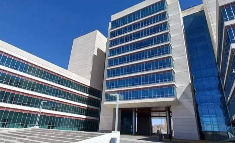 Restituyen a juez que fue destituido por presuntamente golpear a su hermana en 2017