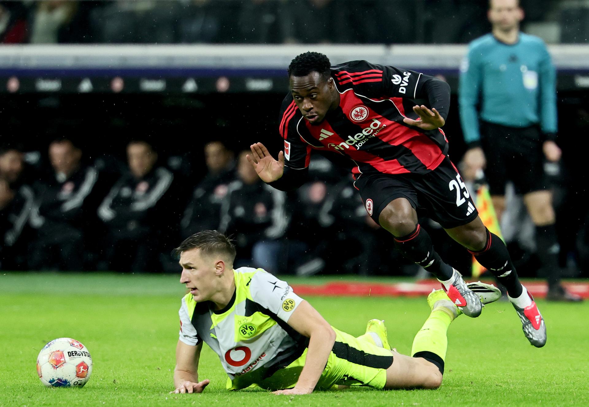 “El gol de salvación: Chukwuemeka rescata al Dortmund en un final épico con apenas segundos para la próruga”