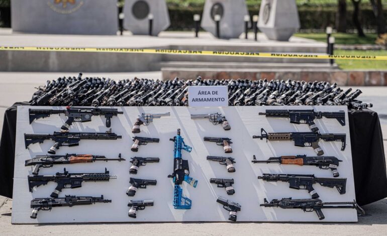 Exigen transparencia: legisladores de EE.UU. investigan vínculos entre exportación de armas y cárteles mexicanos